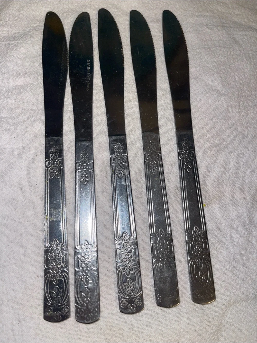 Set of 5 Decorative Stainless Steel Dinner Knives - Silver Tone